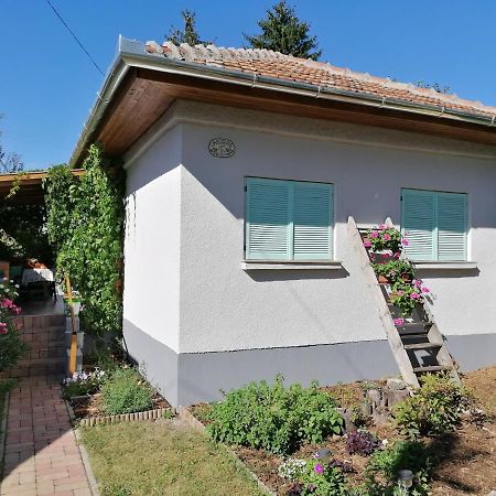 Menta Apartman Mezőkövesd Buitenkant foto