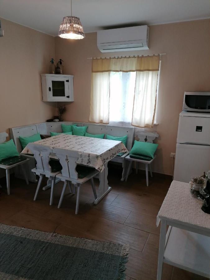 Menta Apartman Mezőkövesd Buitenkant foto