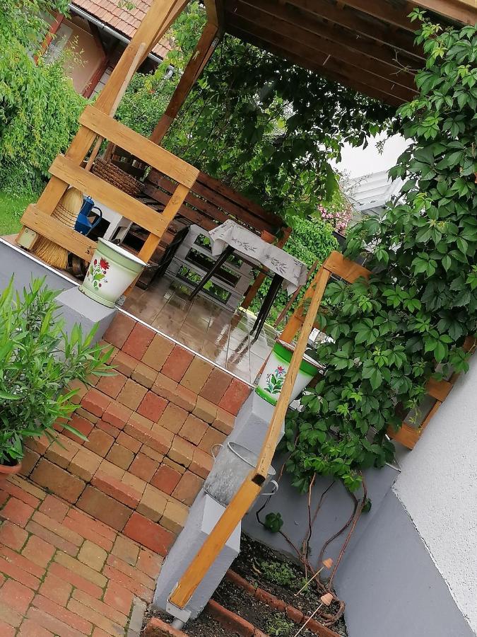 Menta Apartman Mezőkövesd Buitenkant foto