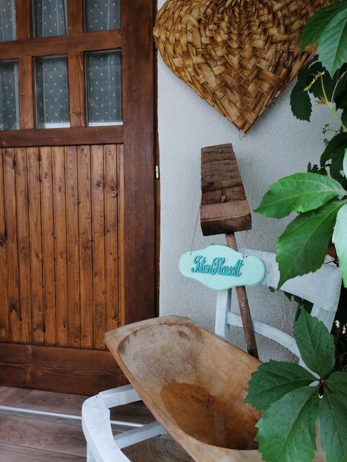 Menta Apartman Mezőkövesd Buitenkant foto