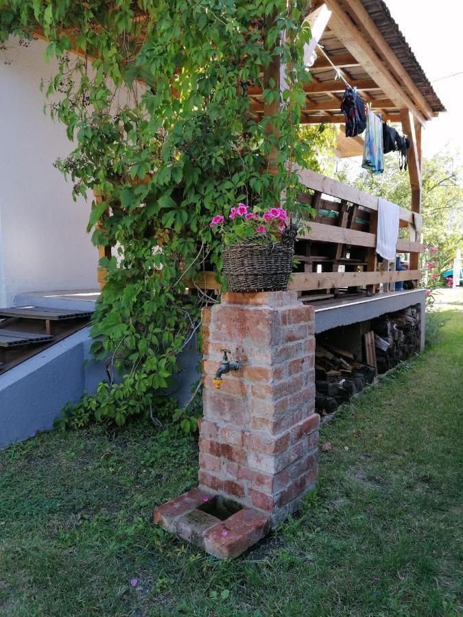 Menta Apartman Mezőkövesd Buitenkant foto