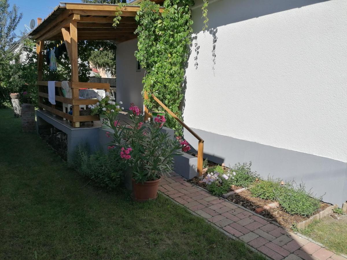 Menta Apartman Mezőkövesd Buitenkant foto