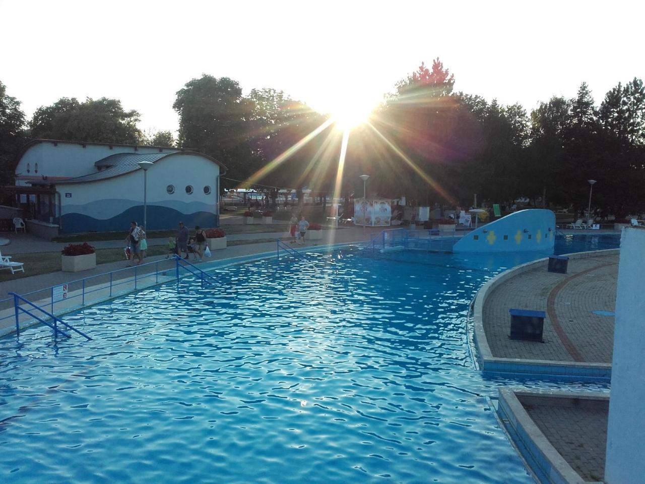 Menta Apartman Mezőkövesd Buitenkant foto