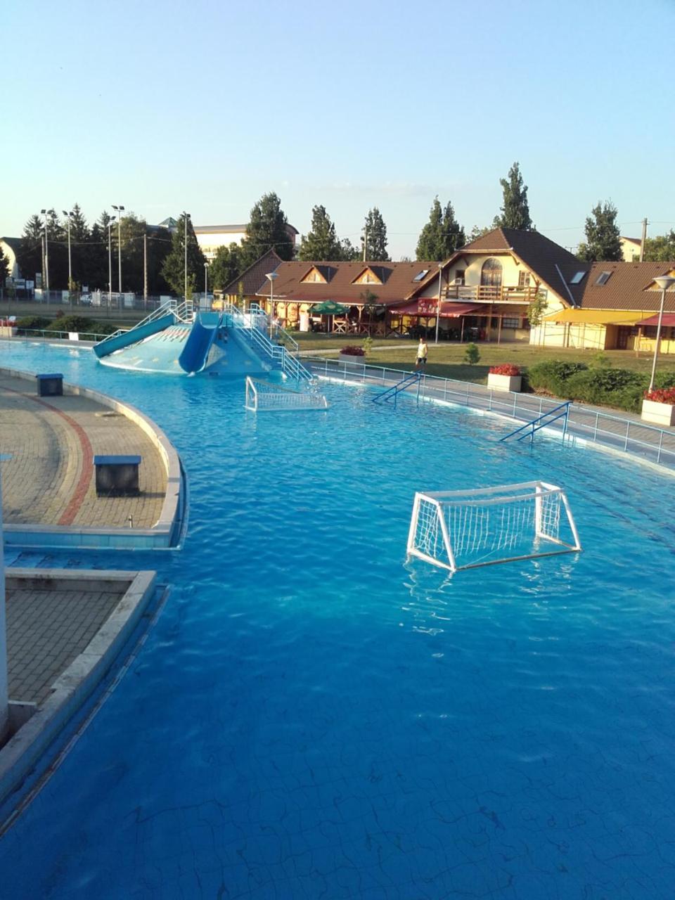 Menta Apartman Mezőkövesd Buitenkant foto