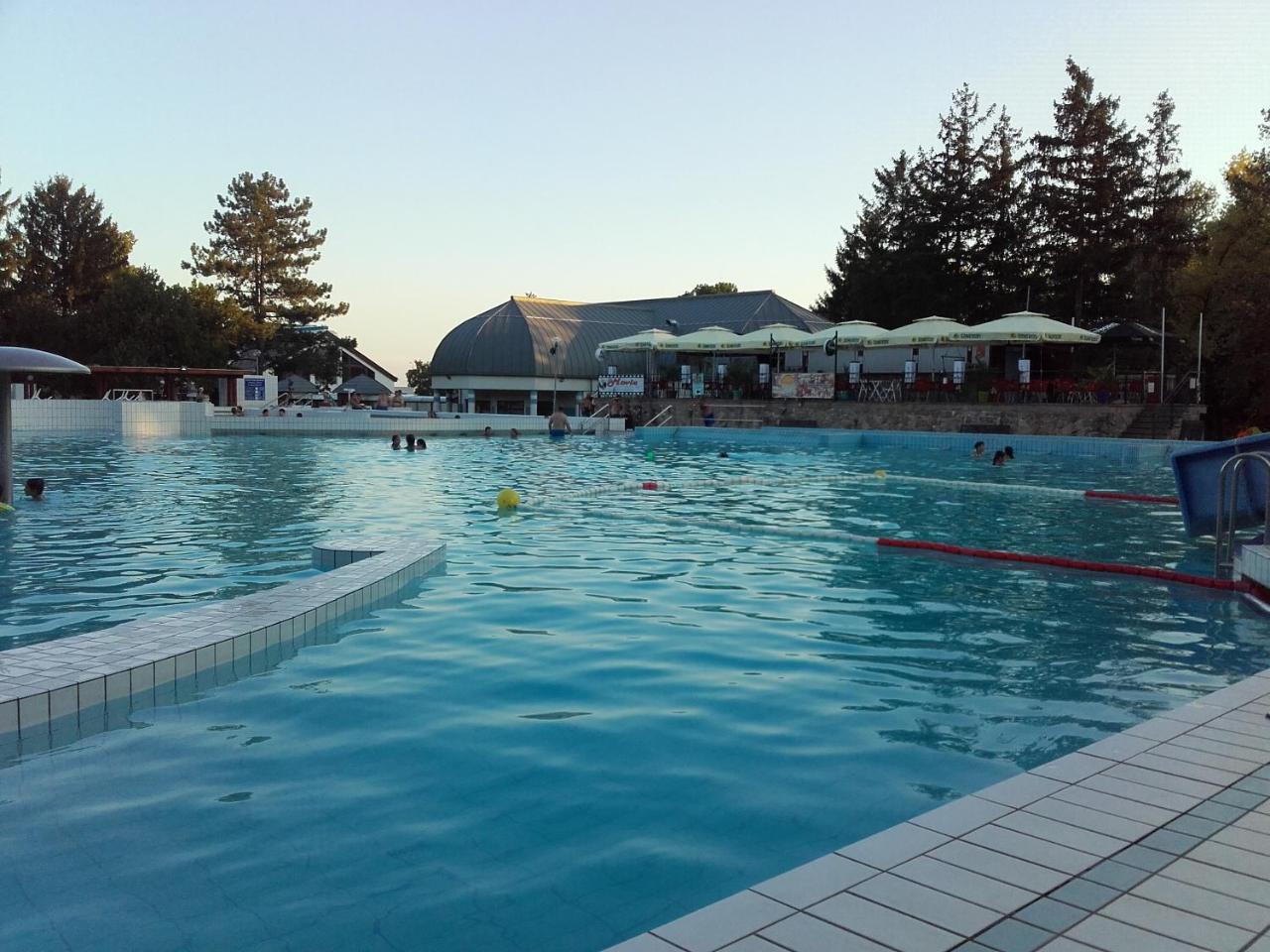 Menta Apartman Mezőkövesd Buitenkant foto